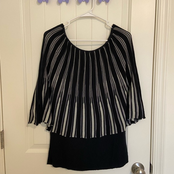 212 Collection Sweaters - EUC 212 New York women’s black white striped knit loose stretchy‎ sweater large